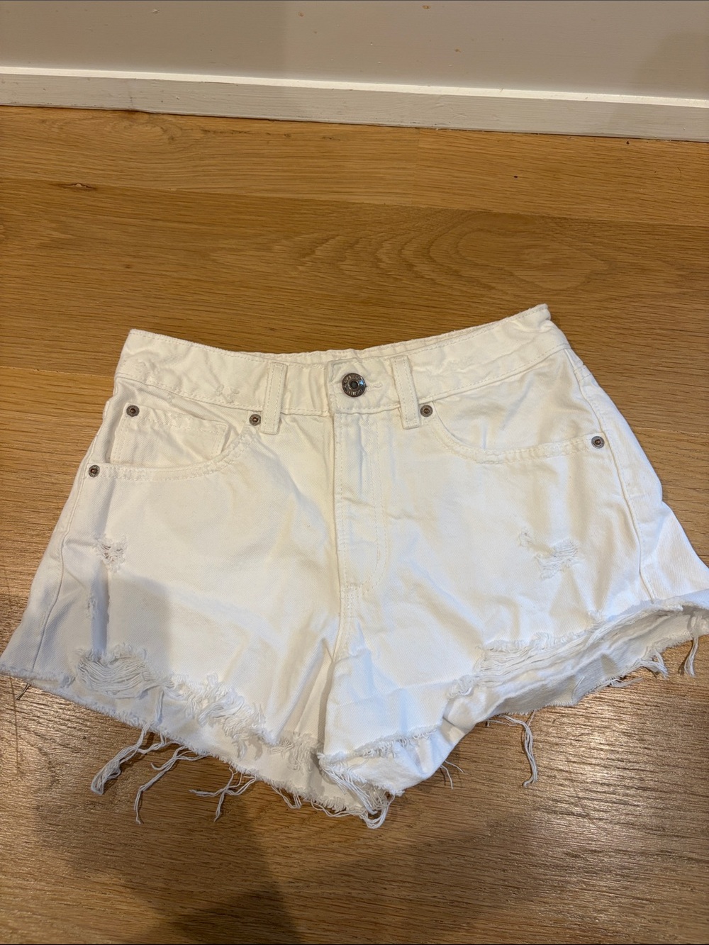Garage Women’s White Distressed Denim Shorts size 24